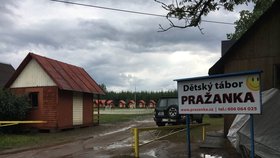 Hrůza na dětském táboře: Cizí chlap měl vlézt do chatky a osahávat děti, tábor vypsal odměnu  30 tisíc korun