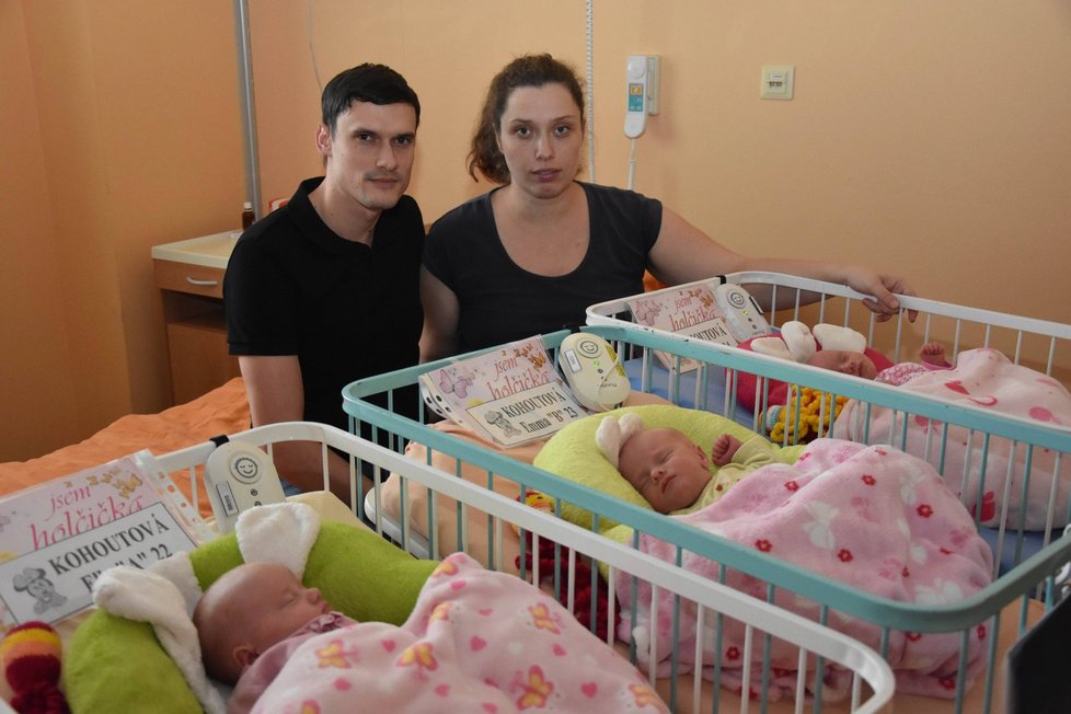 Rodiče Michaela Malátová a Jiří Kohout s dcerkami