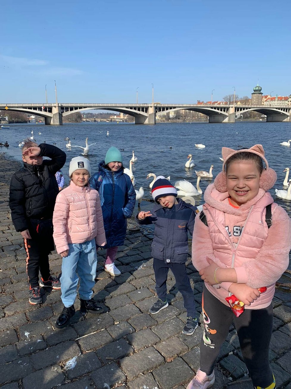 Dobrovolníci každou neděli berou děti z Ukrajiny na výlety, vymýšlejí jim program, aby se jim vrátil na tváře úsměv.