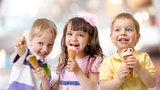Dětské zmrzliny: Která je nejzdravější a proč šmoulová škodí?