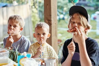 Co uvařit hladovým dětem o prázdninách? 10 osvědčených receptů, které vytrhnou trn z paty zoufalým maminkám i babičkám