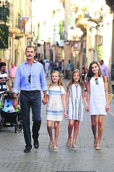 Španělsko: Taková normální královská dovolená. Felipe, Leonor, Sofia a maminka Letizia.