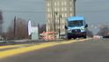 Detroit uvádí do praxe indukční nabíjení elektromobilů z povrchu silnice Detroit uvádí do praxe indukční nabíjení elektromobilů z povrchu silnice