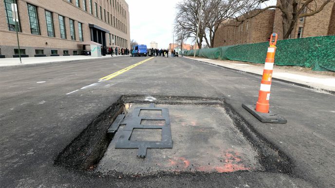 Detroit uvádí do praxe indukční nabíjení elektromobilů z povrchu silnice Detroit uvádí do praxe indukční nabíjení elektromobilů z povrchu silnice