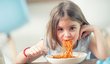Dochází vám nápady na vaření a dětmi oblíbené "špagety s červenou omáčkou" vám už pomalu lezou krkem?