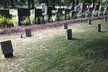 Na Ďáblickém hřbitově stále leží ostatky dětí, které zemřely v komunistických lágrech. Dosud je nikdo neprozkoumal.