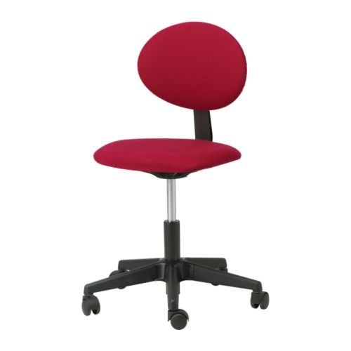 Židle Rickard má nastavitelnou výšku zádové opěrky i sedáku. Ikea, 499 Kč