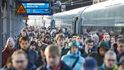 Dopravní chaos v Německu. Nákladní a osobní vlaky už podruhé tento měsíc zastavila stávka strojvedoucích.