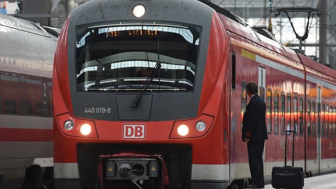 Dopravní chaos v Německu. Nákladní a osobní vlaky už podruhé tento měsíc zastavila stávka strojvedoucích.