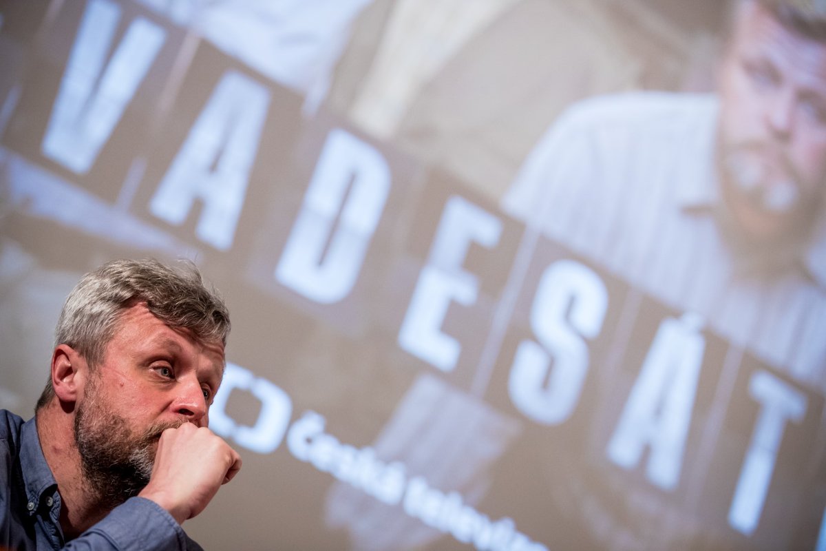 Herec Vasil Fridrich  vystoupil 5. ledna 2022 v Praze na tiskové konferenci při příležitosti představení kriminální minisérie Devadesátky.