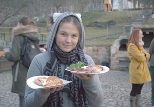 Typický dezert se nazývá kanelboller. Je okořeněn kardamomem a skořicí a Norové jej dělají tak často jako my koláče.