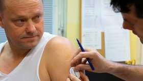 Podkožní senzory zásadním způsobem zlepšují život pacientů s diabetem prvního typu.