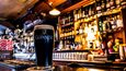 Portfolio Diageo v baru, včetně značky irského piva Guiness.