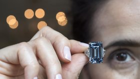 V Ženevě prodali v aukci diamant za 1,2 miliardy Kč.