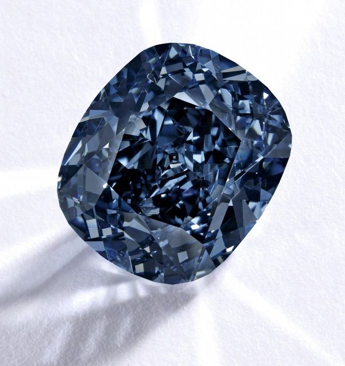 Diamant Blue Moon se prodal za rekordních v přepočtu 1,2 mld. Kč