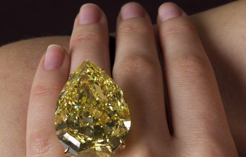 Největší žlutý diamant byl vydražen za 207 milionů korun