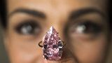 Unikátní růžový diamant se vydražil za 750 milionů. Je vsazený do prstenu