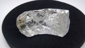 Diamant má hodnotu 484 milionů Kč.