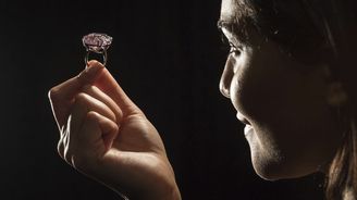 Nejdražší vydražený diamant světa je Pink Star. Růžový kamínek za 1,8 miliardy