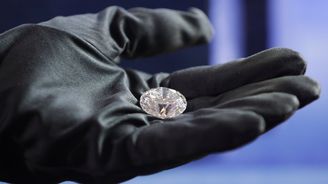 Vědci zjistili, že jsou diamanty ohebné