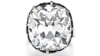 Muž koupil prstýnek za 300 korun a nevěděl, že je diamantový. Teď se prodal za 20 milionů