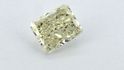 Menší z diamantů jde do aukce za vyvolávací cenu 153 tisíc korun.