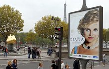 Nechutná reklama filmu Diana: Plakát vedle »hrobu«!