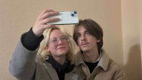 Ruská zpěvačka Diana Loginovová a kytarista Alexander Orlov