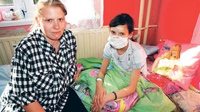 Vlnu solidarity vyvolal včerejší článek Blesku o dívce Dianě (13), která trpí těžkou formou Crohnovy choroby. Je to nemoc žaludku, která nedovoluje jíst jinou než umělou výživu