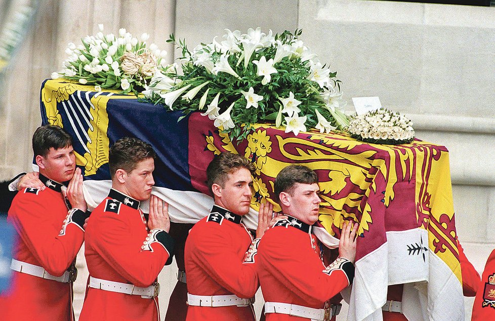 6. září 1997: Zraky milionů lidí se opět obrátily na Británii, kde se konal pohřeb Lady Di