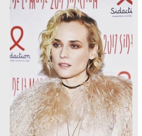 Diane Kruger si vyzkoušela vlnité mikádo loni na podzim.