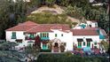 Herec Leonardo DiCaprio si koupil dům ve středomořském stylu v Los Angeles za 7,1 milionu dolarů od herce Jesse Tylera Fergusona ze seriálu Taková moderní rodinka.