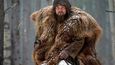 REVENANT Zmrtvýchvstání (2015) – Leonardo DiCaprio. V první polovině devatenáctého století se zkušený lovec a stopař Hugh Glass vydává společně se svým synem a dalšími muži na výpravu.