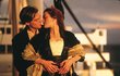 Titanic (1997) – Leonardo DiCaprio. Stařičká přeživší jedné z nejtragičtějších katastrof lidských dějin, Rose Calvertová, vypráví hledači pokladů Brockovi Lovettovi láskyplný příběh, který prožila právě na palubě luxusního zaoceánského parníku.