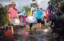Nacházení českých granátů ve vodě je oblíbenou letní aktivitou