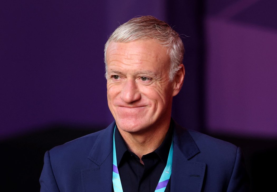 Kouč France Didier Deschamps se usmívá před losem MS v Kataru