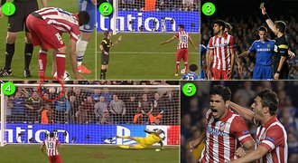 Úsměvný moment. Míč padal do jamky, ale Diego Costa penaltu dal