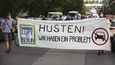 Lidé před budovou německého ministerstva vnitra protestovali proti pokusu o zrušení plánovaného zákazu starších dieselových aut