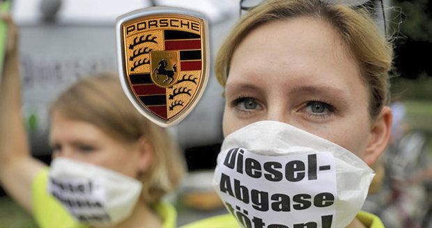 Dieselgate nekončí: Automobilka Porsche celosvětově stahuje vozy