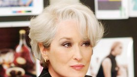 Božsky můžete vypadat i s bílými vlasy. Podívejte se, jak to seklo Meryl Streep ve filmu Ďábel nosí Pradu.