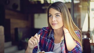 Mindful eating: Proč je dobré jíst všímavě a šest tipů, jak na to