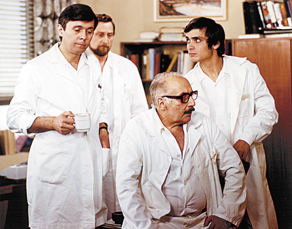 1979 Nemocnice na kraji města Páni doktoři Josef Abrhám, Ladislav Frej, Miloš Kopecký a Oldřich Kaiser.