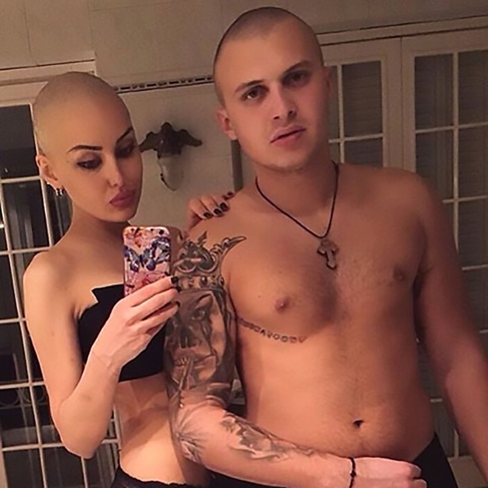 Srbská Miss Earth bojuje s rakovinou dělohy.