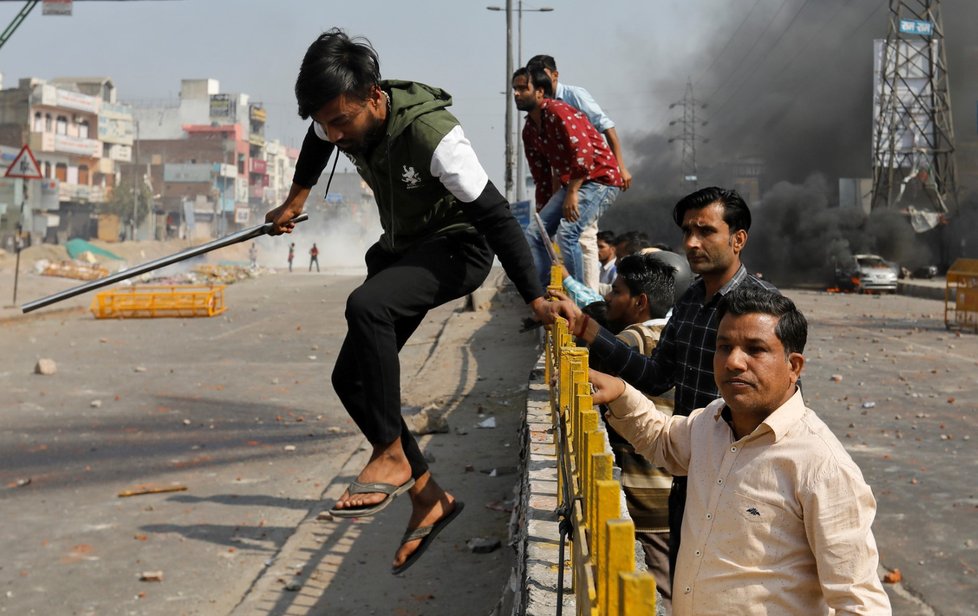 Únorové protesty v Dillí proti zákonu o občanství (25. 2. 2020)
