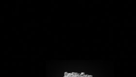Sonda DART narazila do měsíce planetky Didymos. Šlo o první test ochrany Země před dopadem vesmírného tělesa.
