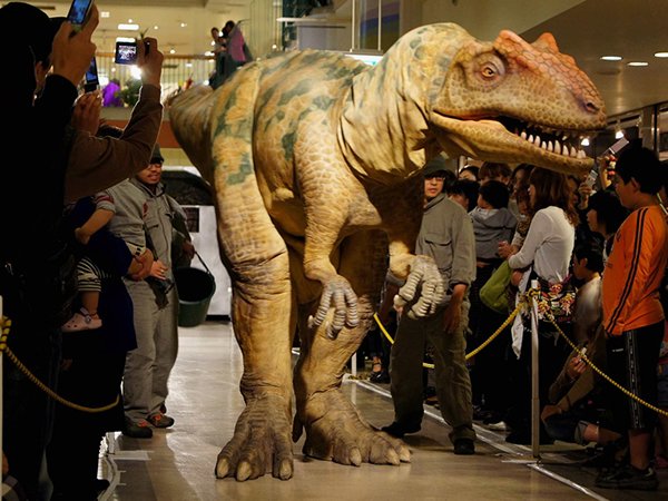 Jurský park ve skutečnosti: Raptoři, kteří pobíhají po japonském Dino-A-Live vypadají jako živí