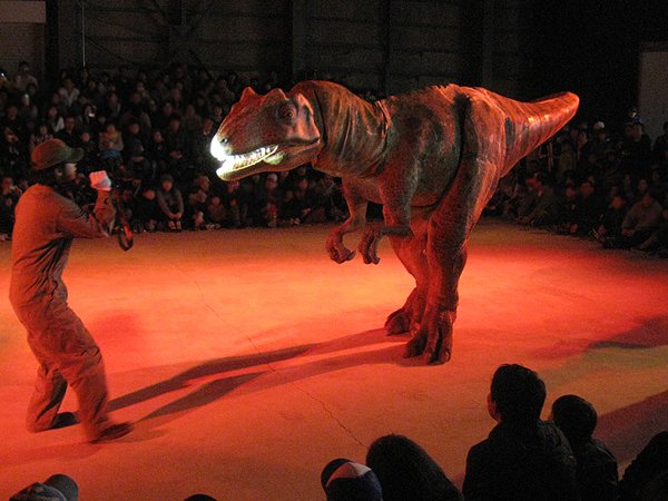 Jurský park ve skutečnosti: Raptoři, kteří pobíhají po japonském Dino-A-Live vypadají jako živí