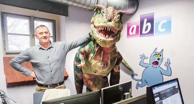 Živý dinosaurus: Zubatá návštěva v redakci ABC