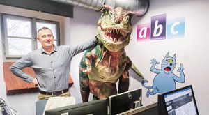 Živý dinosaurus: Zubatá návštěva v redakci ABC