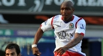 Bývalý nejlepší africký fotbalista Diouf se upsal Doncasteru